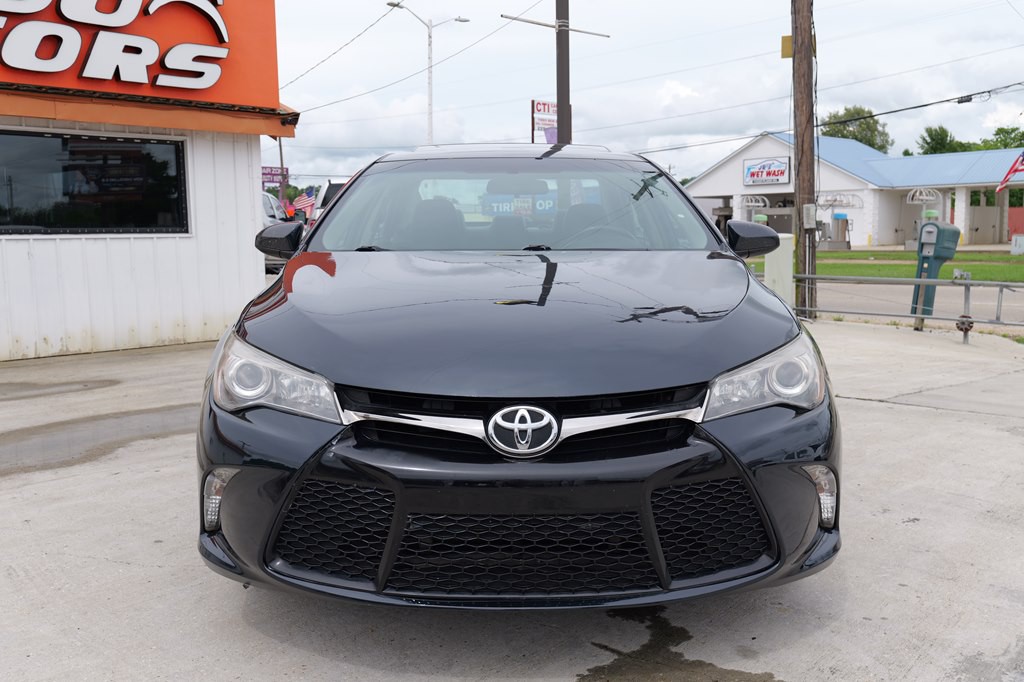 2016 Toyota Camry Image 2
