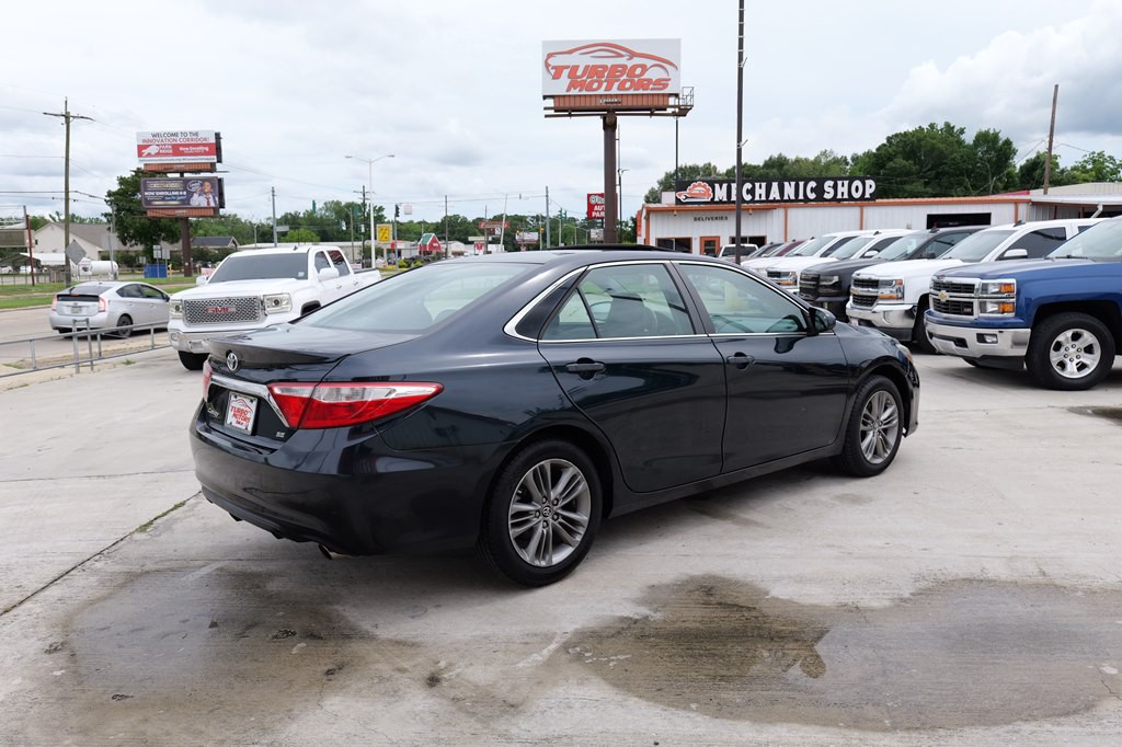 2016 Toyota Camry Image 6
