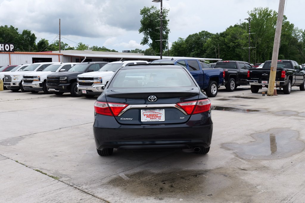 2016 Toyota Camry Image 8