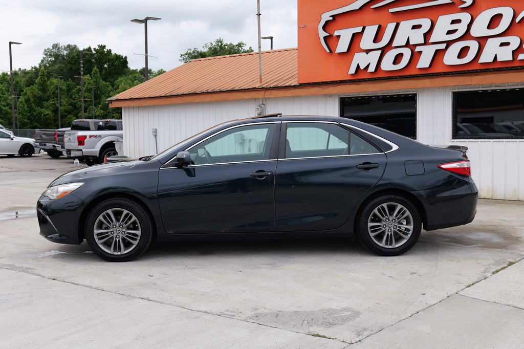 2016 Toyota Camry Image 10