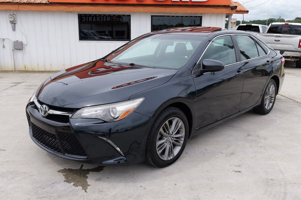 2016 Toyota Camry Image 12
