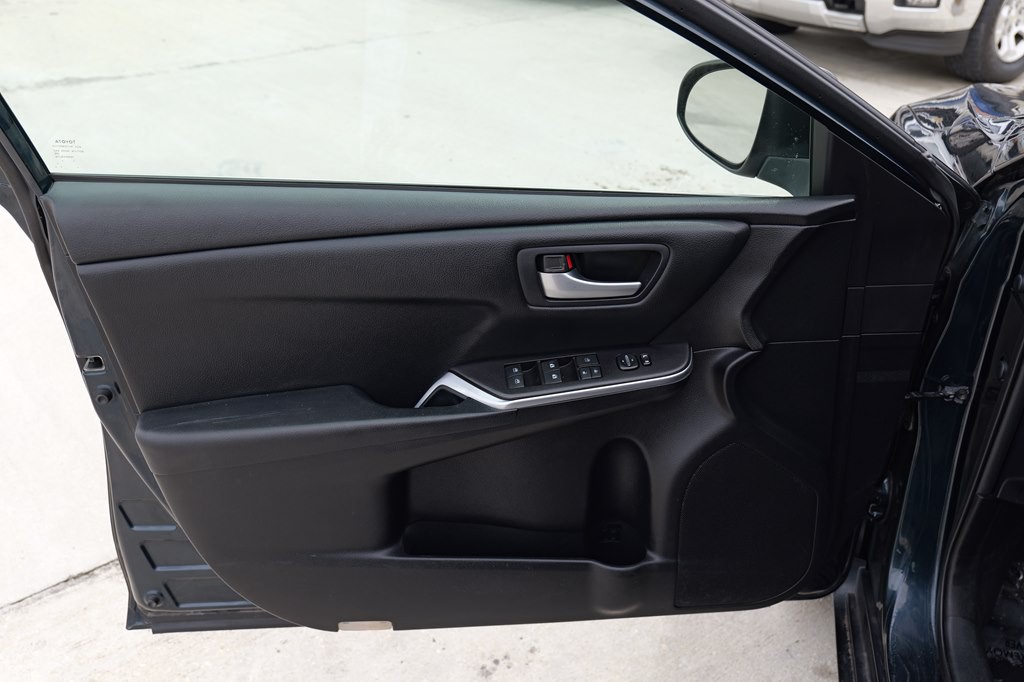 2016 Toyota Camry Image 13