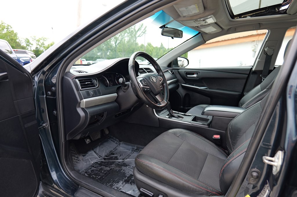 2016 Toyota Camry Image 14
