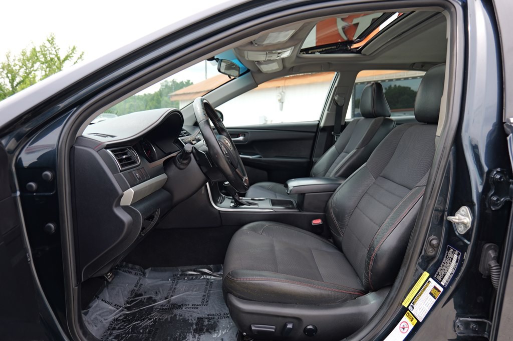 2016 Toyota Camry Image 15