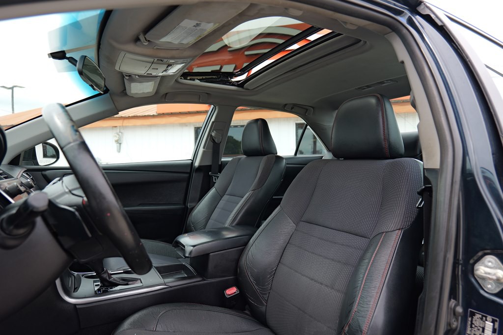 2016 Toyota Camry Image 16