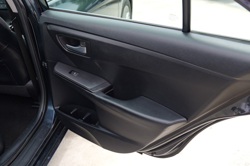 2016 Toyota Camry Image 23