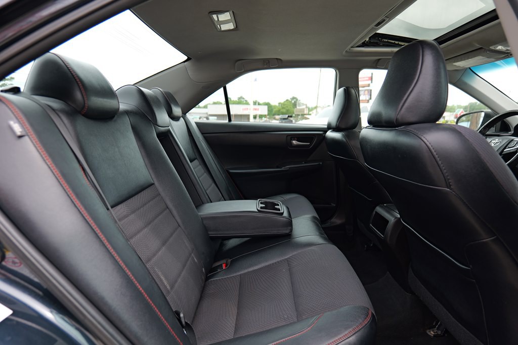 2016 Toyota Camry Image 25