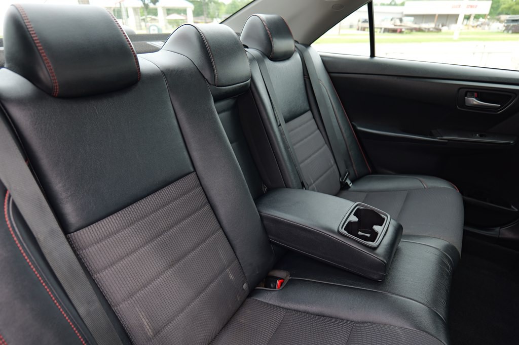 2016 Toyota Camry Image 26