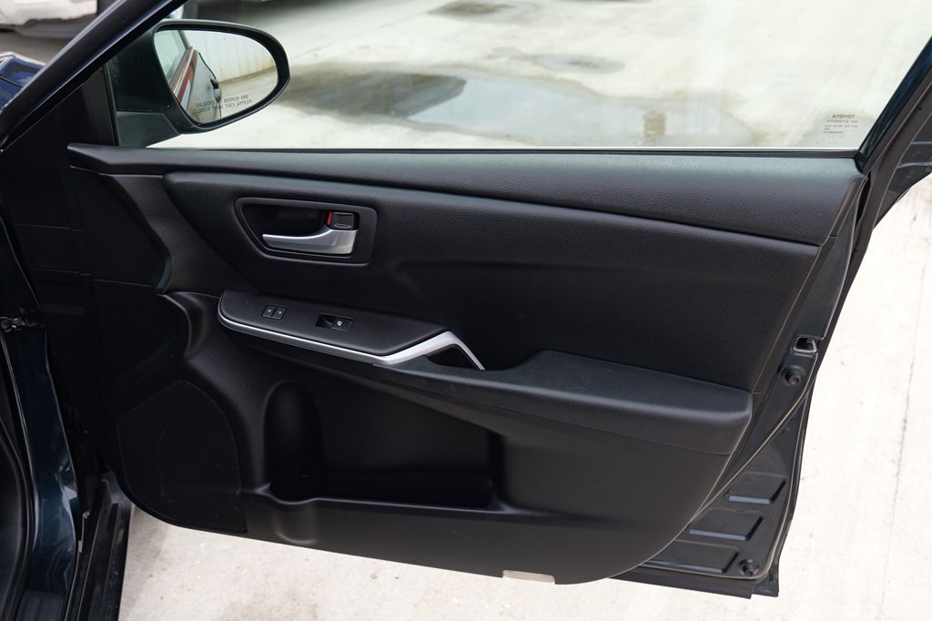 2016 Toyota Camry Image 27