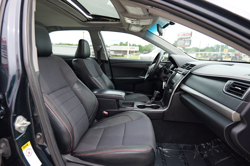2016 Toyota Camry Image 29
