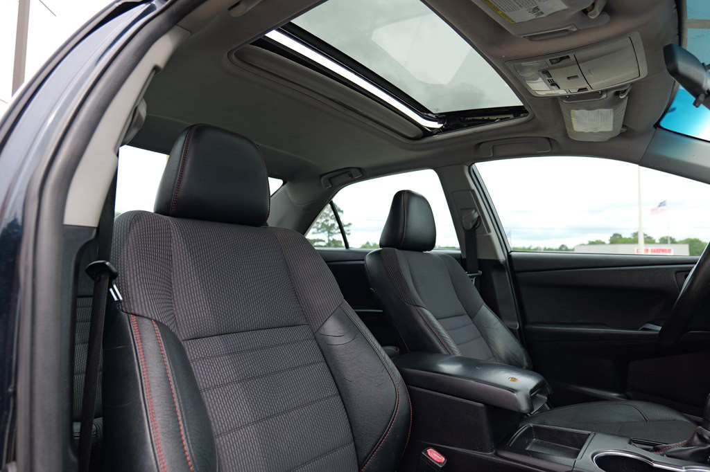2016 Toyota Camry Image 30
