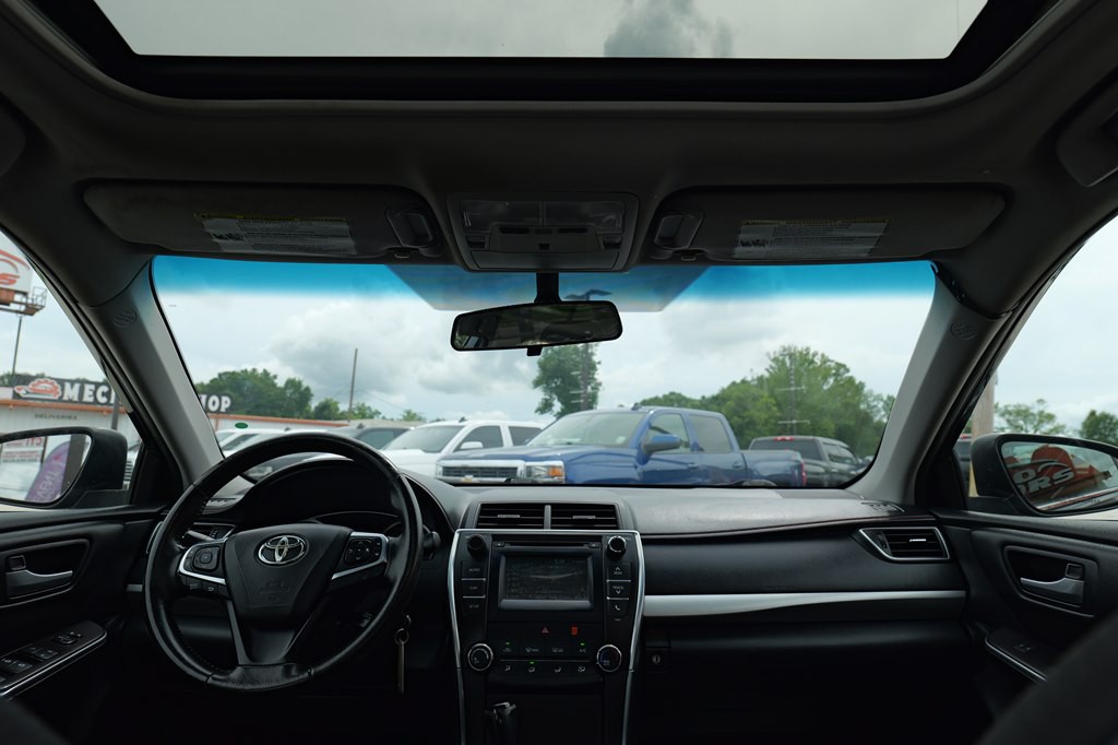 2016 Toyota Camry Image 31