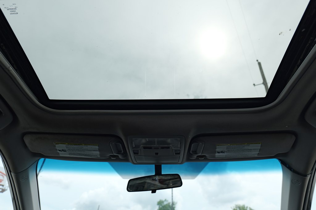 2016 Toyota Camry Image 32