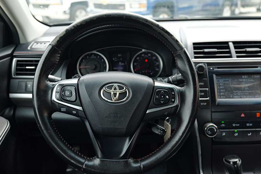 2016 Toyota Camry Image 33