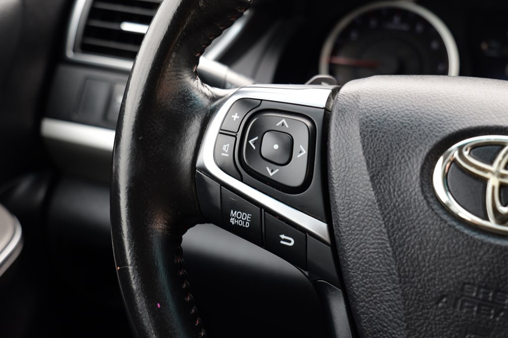 2016 Toyota Camry Image 34
