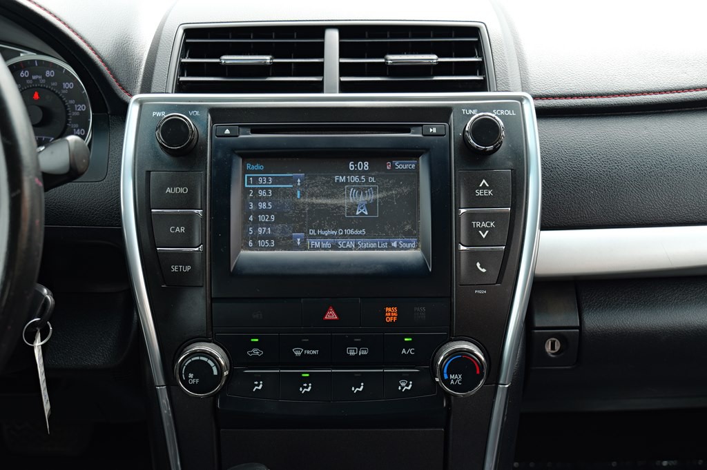 2016 Toyota Camry Image 38