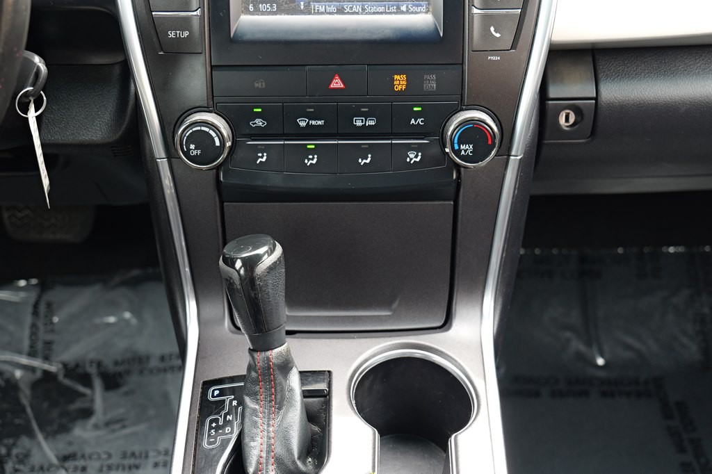 2016 Toyota Camry Image 39