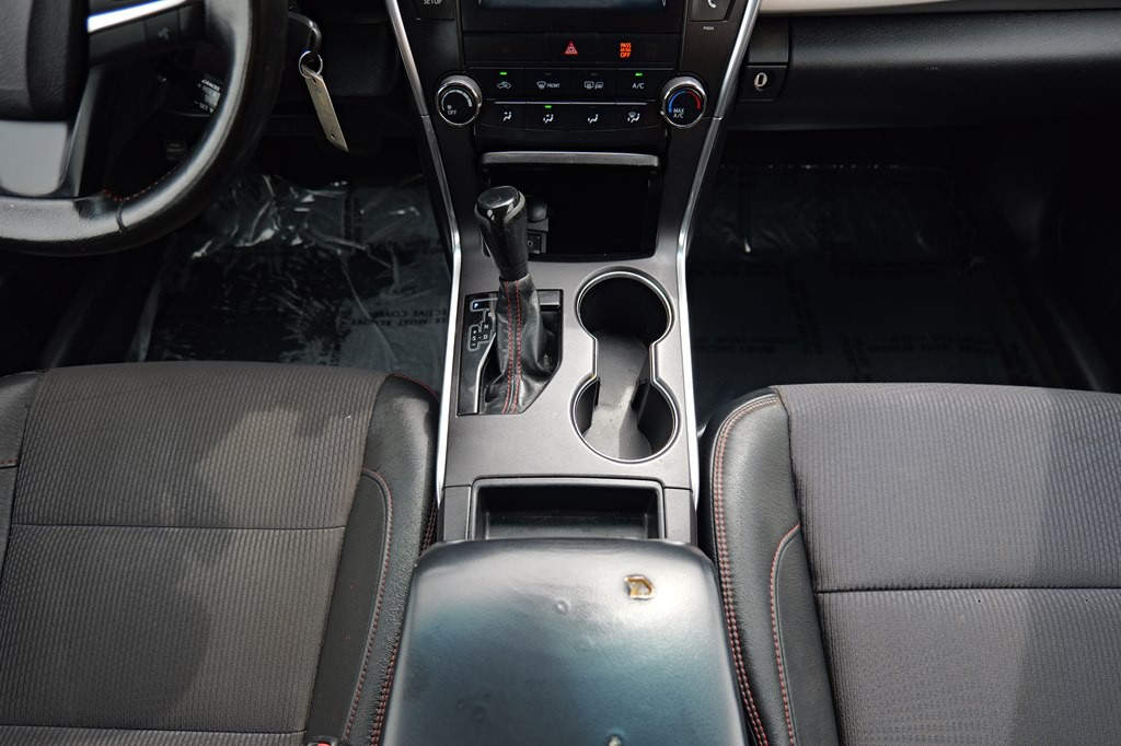 2016 Toyota Camry Image 41
