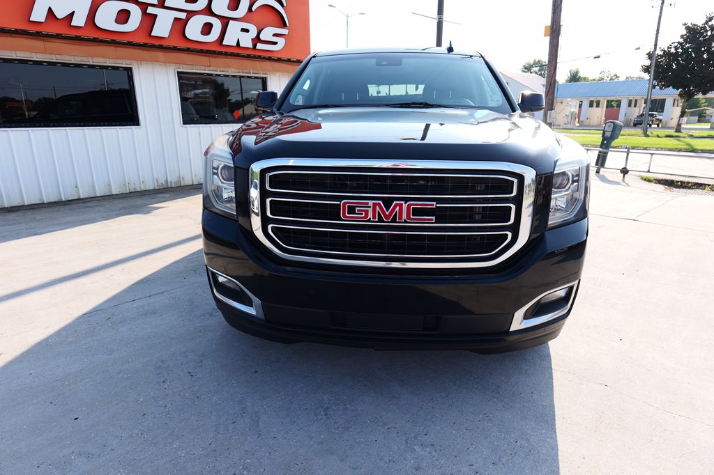 2017 GMC Yukon Image 2