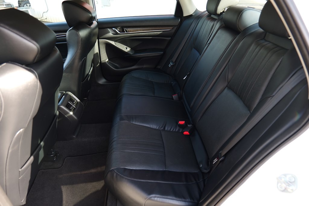 2018 Honda Accord Image 30