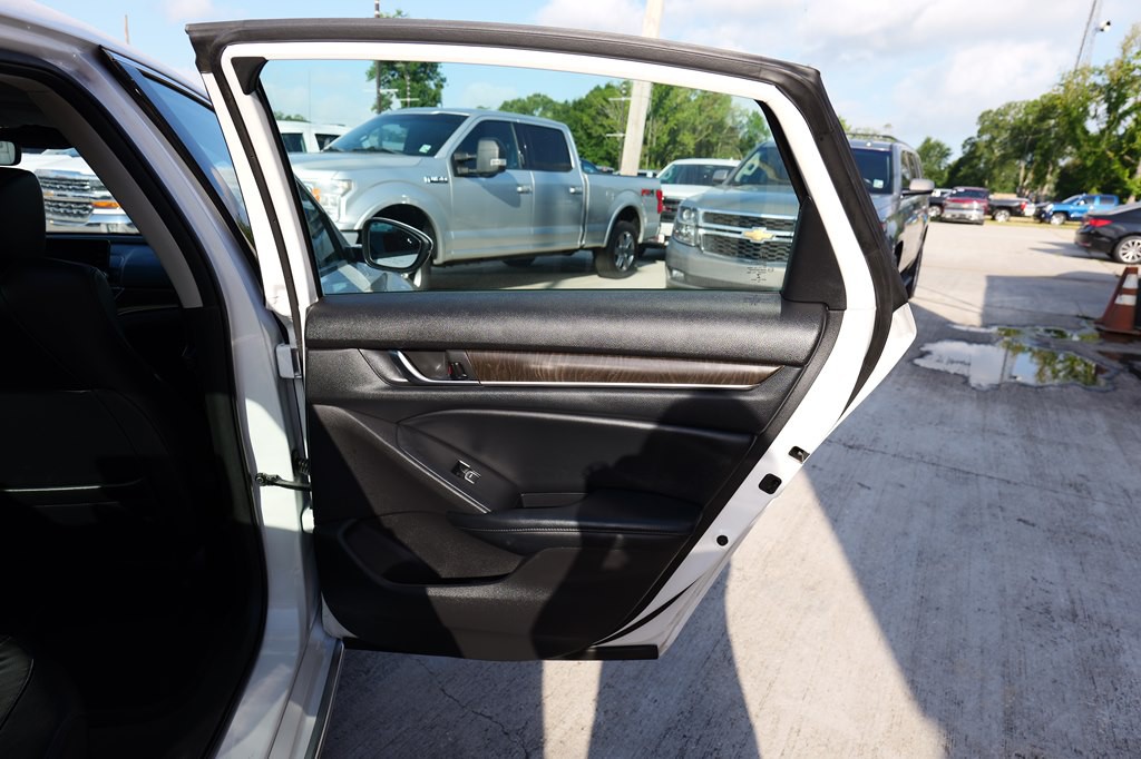 2018 Honda Accord Image 40
