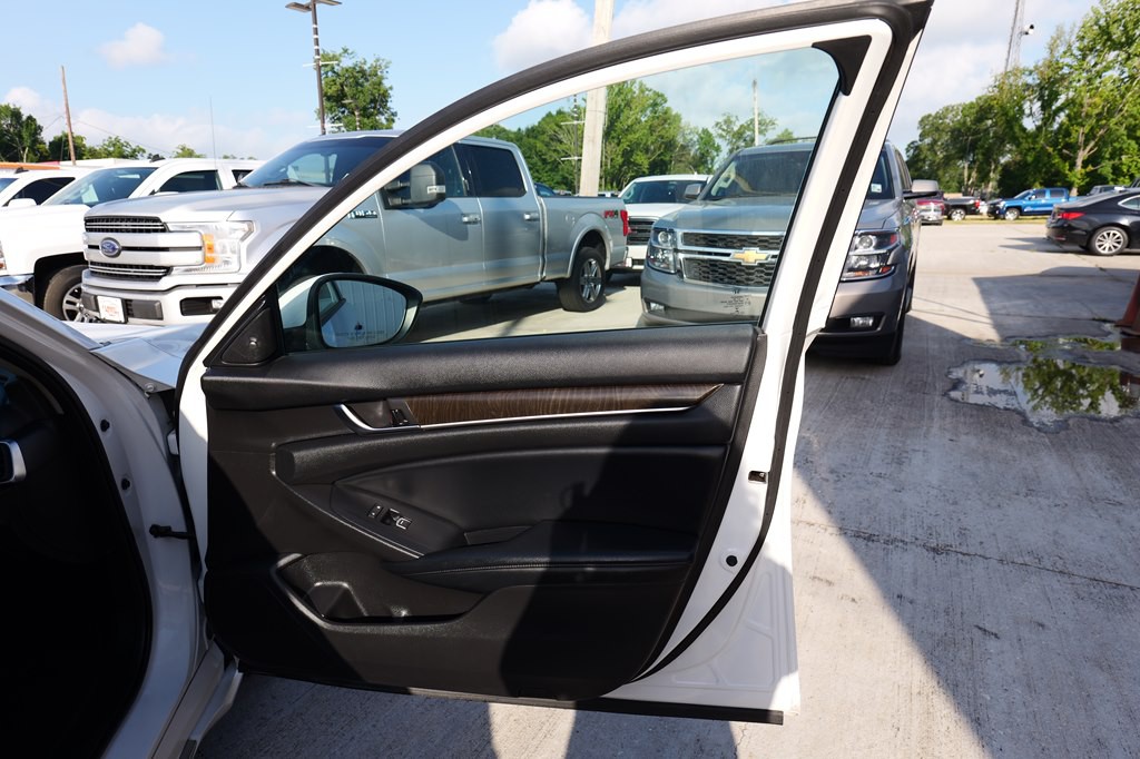 2018 Honda Accord Image 45