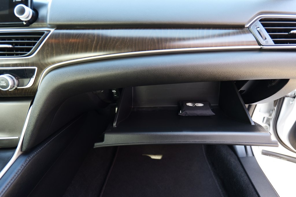 2018 Honda Accord Image 48