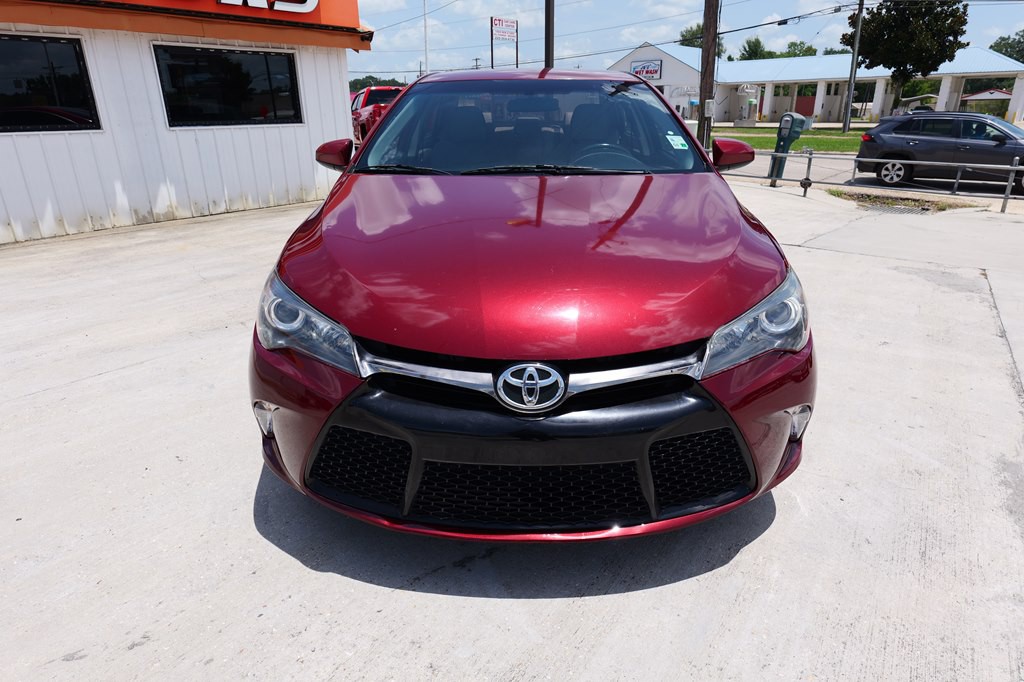2016 Toyota Camry Image 2