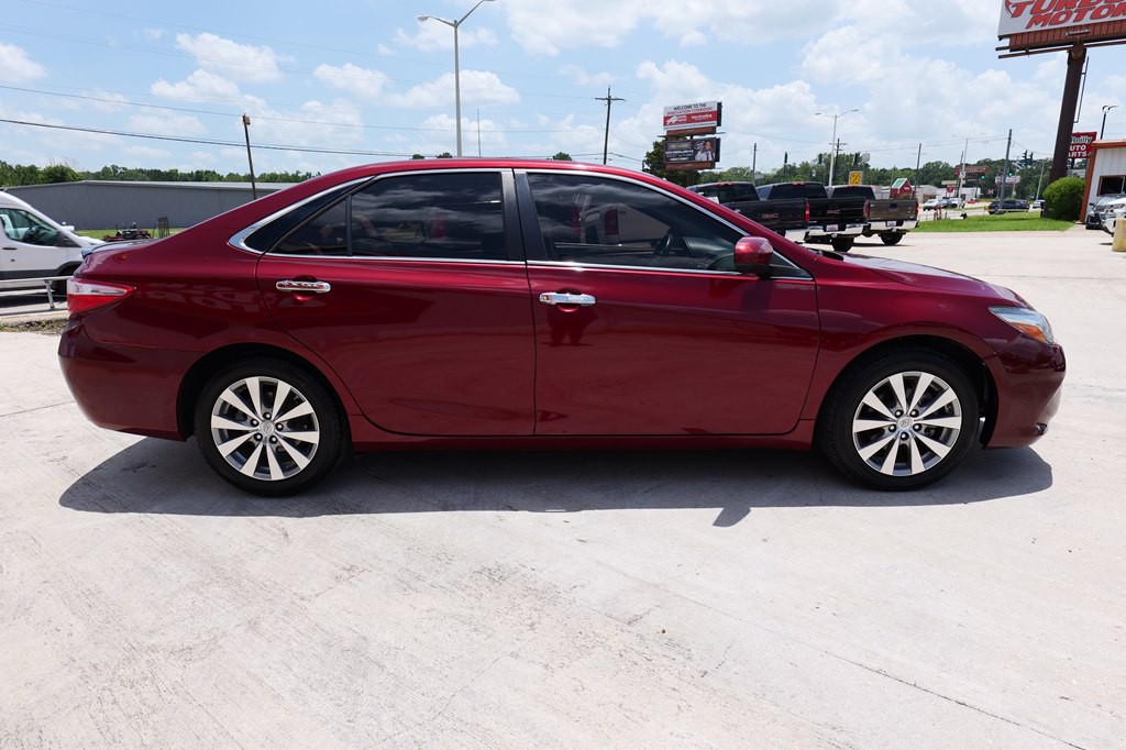 2016 Toyota Camry Image 4