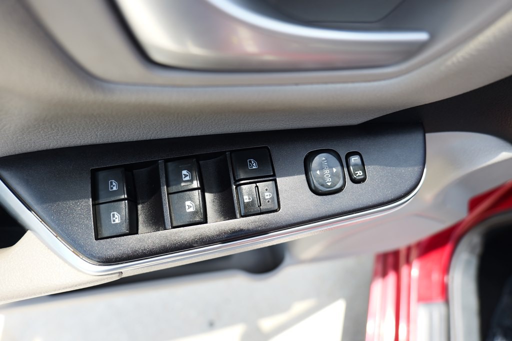 2016 Toyota Camry Image 14