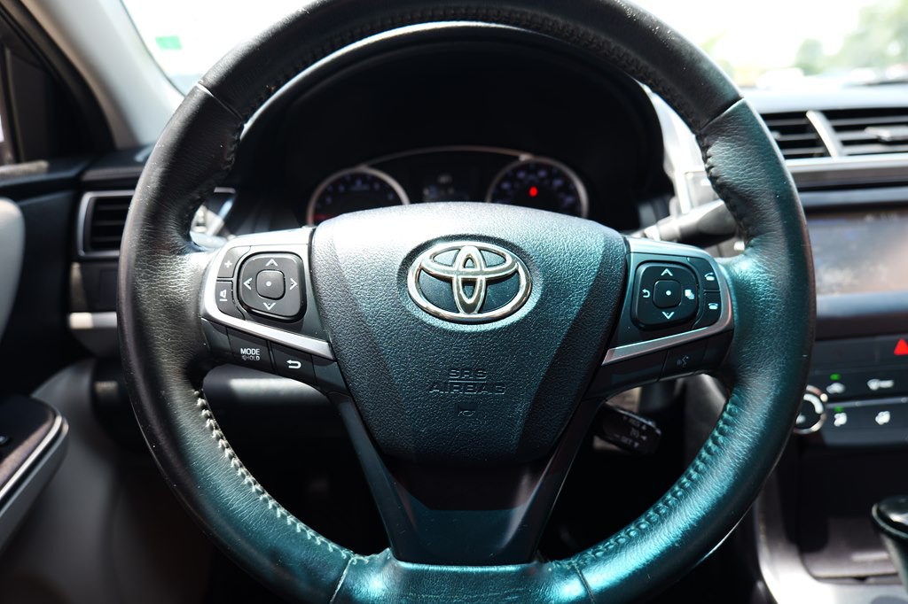 2016 Toyota Camry Image 16
