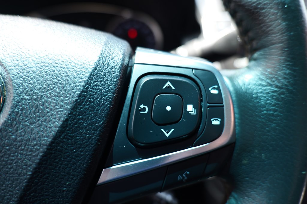 2016 Toyota Camry Image 17