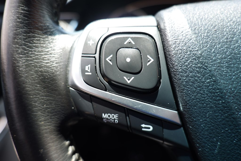 2016 Toyota Camry Image 18