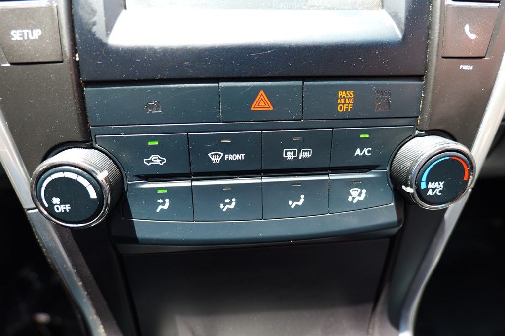 2016 Toyota Camry Image 22