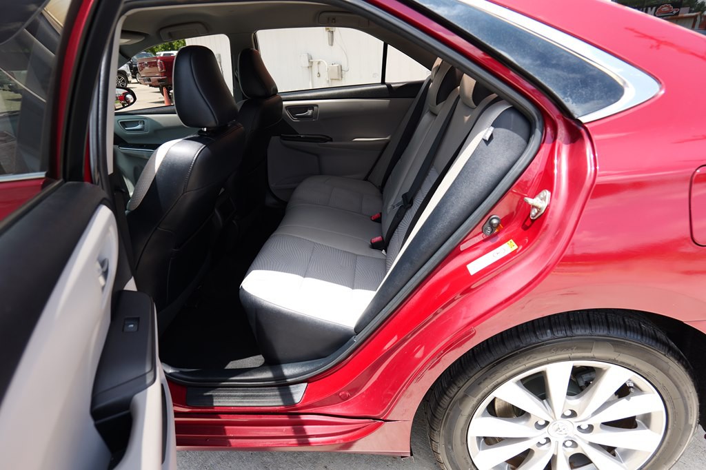 2016 Toyota Camry Image 27