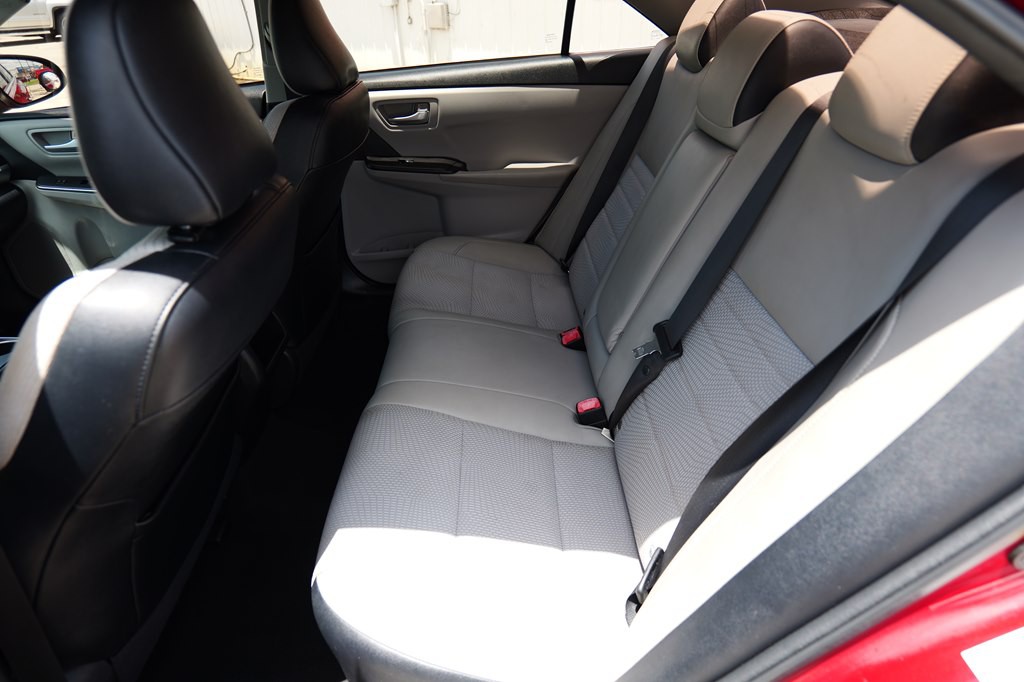 2016 Toyota Camry Image 29
