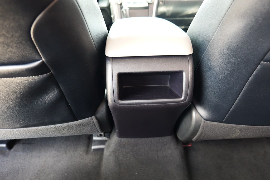 2016 Toyota Camry Image 32