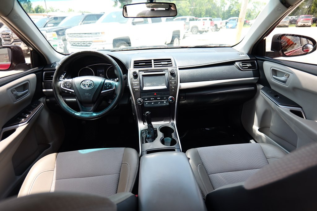 2016 Toyota Camry Image 33