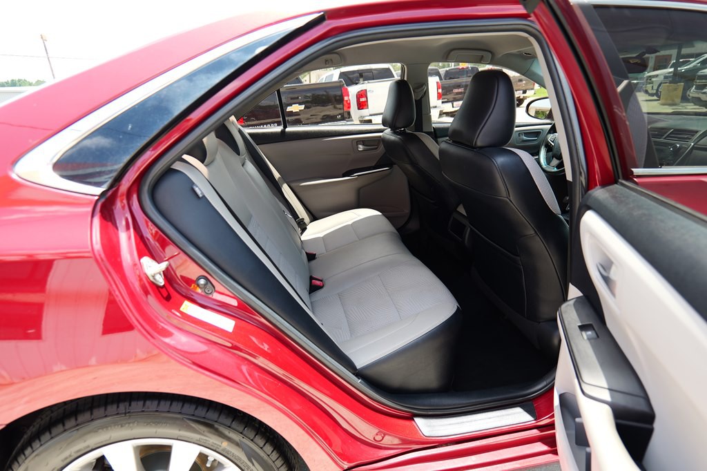 2016 Toyota Camry Image 34