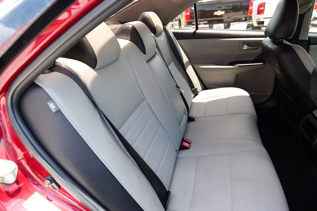 2016 Toyota Camry Image 35