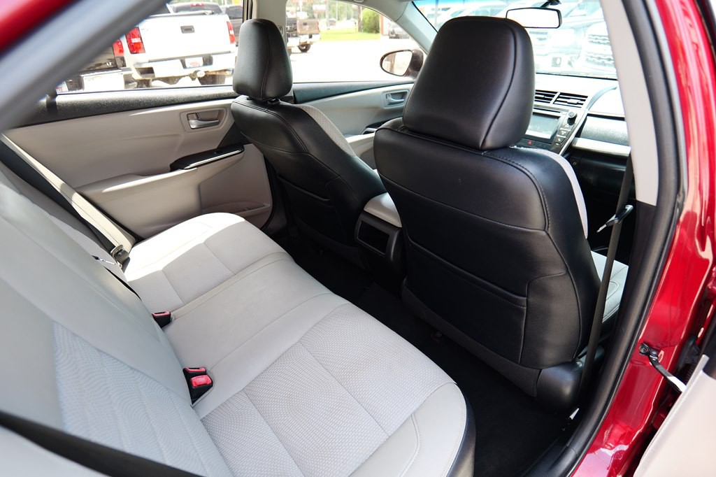 2016 Toyota Camry Image 36
