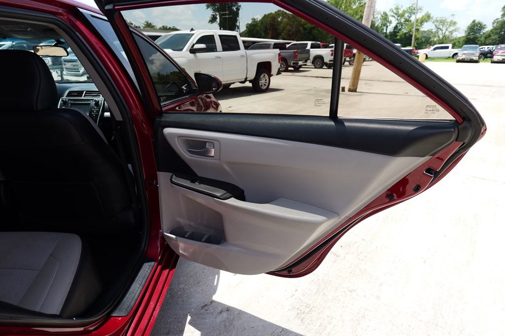 2016 Toyota Camry Image 37