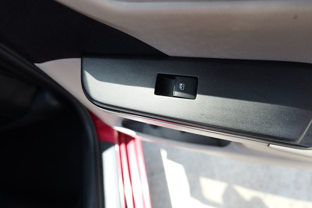 2016 Toyota Camry Image 38