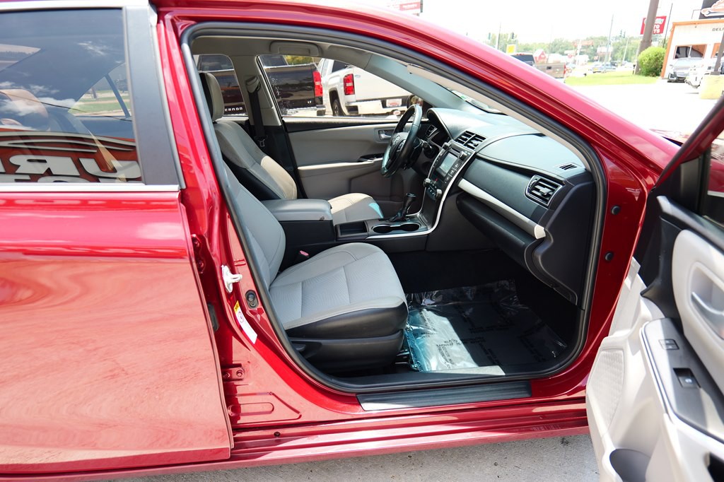 2016 Toyota Camry Image 39