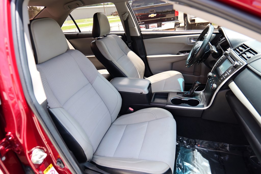 2016 Toyota Camry Image 40