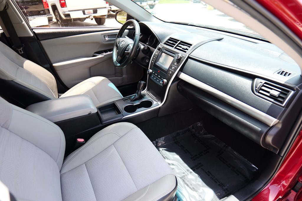 2016 Toyota Camry Image 41