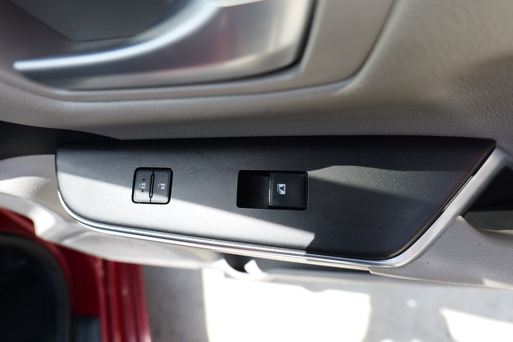 2016 Toyota Camry Image 43