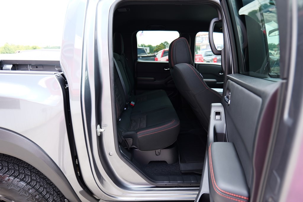 2024 Nissan Frontier Image 33