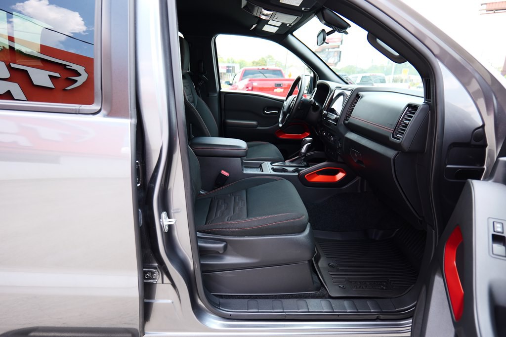 2024 Nissan Frontier Image 35