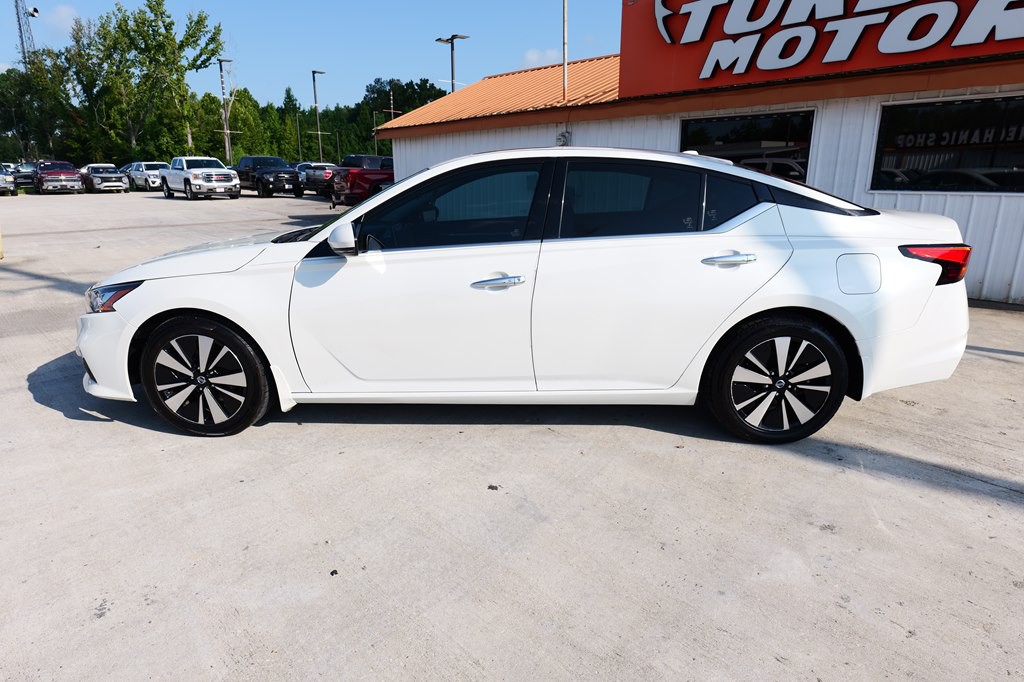 2022 Nissan Altima Image 8
